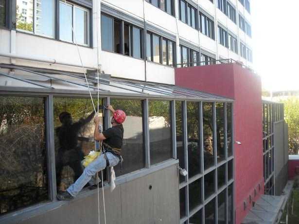 HOTEL ACONCAGUA Limpieza de vidrios